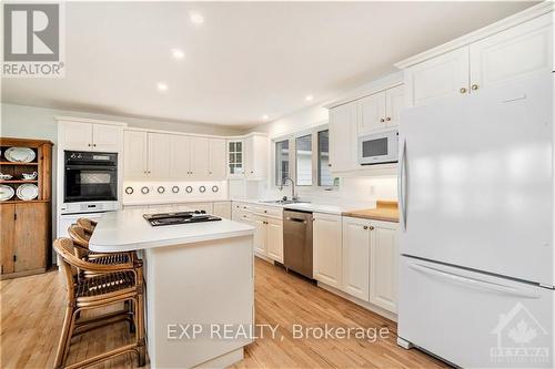 350 Berry Side Road, Ottawa, ON - Indoor Photo Showing Kitchen