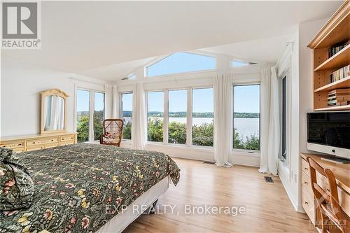 350 Berry Side Road, Ottawa, ON - Indoor Photo Showing Bedroom