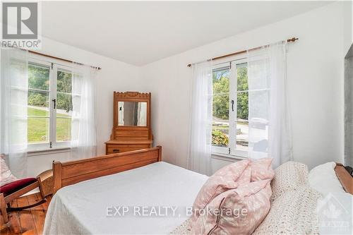 350 Berry Side Road, Ottawa, ON - Indoor Photo Showing Bedroom