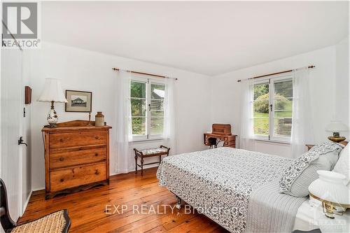 350 Berry Side Road, Ottawa, ON - Indoor Photo Showing Bedroom