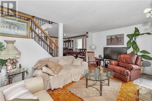 186 Du Grand Bois Avenue, Ottawa, ON - Indoor Photo Showing Living Room