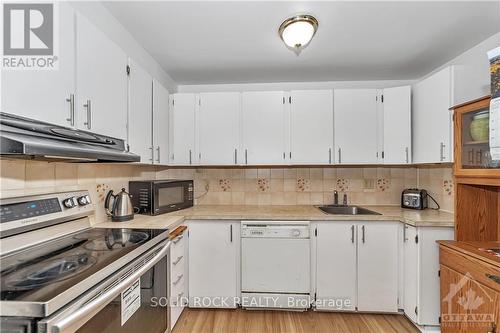 186 Du Grand Bois Avenue, Ottawa, ON - Indoor Photo Showing Kitchen