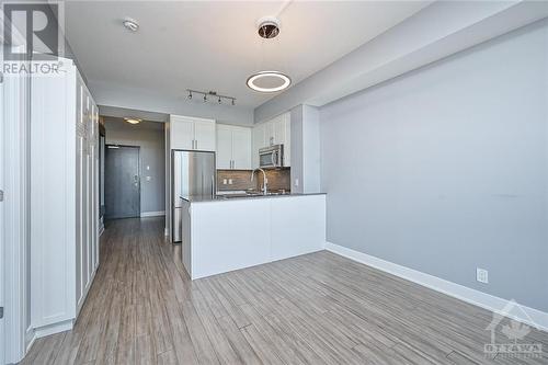 1035 Bank Street Unit#802, Ottawa, ON - Indoor Photo Showing Kitchen