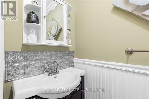 627 Spence Avenue, Hawkesbury, ON - Indoor Photo Showing Bathroom