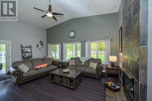 9265 Hartman Road, Prince George, BC - Indoor Photo Showing Living Room