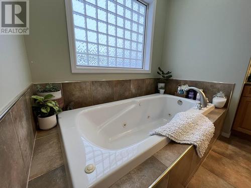 5615 Angus Court, Fort Nelson, BC - Indoor Photo Showing Bathroom