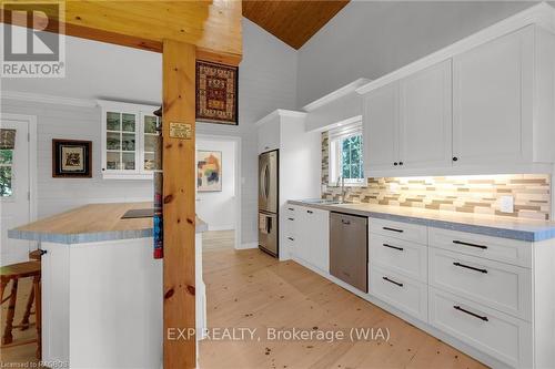 850 Pike Bay Road, Northern Bruce Peninsula, ON - Indoor Photo Showing Kitchen