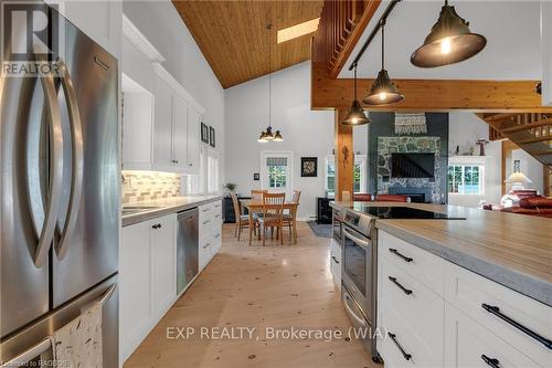 850 Pike Bay Road, Northern Bruce Peninsula, ON - Indoor Photo Showing Kitchen