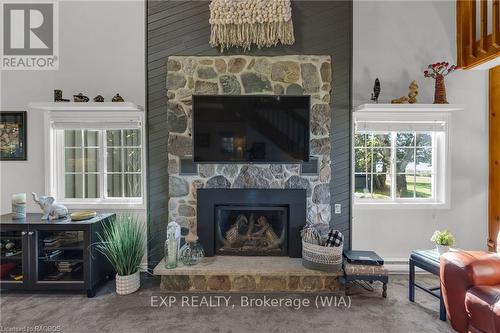 850 Pike Bay Road, Northern Bruce Peninsula, ON - Indoor Photo Showing Living Room With Fireplace