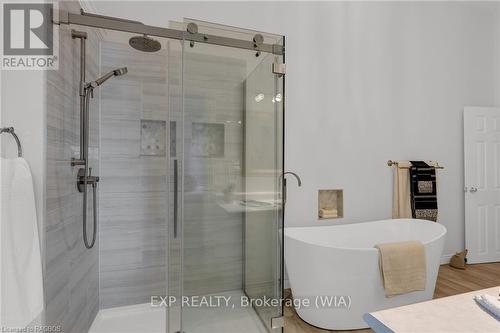 850 Pike Bay Road, Northern Bruce Peninsula, ON - Indoor Photo Showing Bathroom