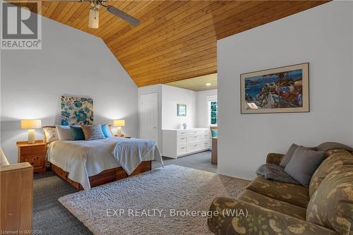 850 Pike Bay Road, Northern Bruce Peninsula, ON - Indoor Photo Showing Bedroom