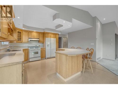 5985 Hespeler Road, Summerland, BC - Indoor Photo Showing Kitchen