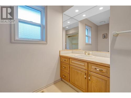 5985 Hespeler Road, Summerland, BC - Indoor Photo Showing Bathroom