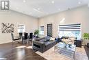 30 Maple Avenue N, Mississauga, ON  - Indoor Photo Showing Living Room 