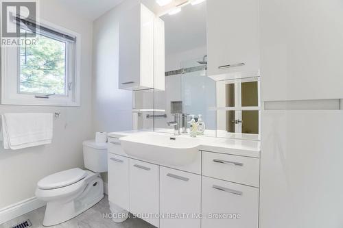 617 Curzon Avenue, Mississauga, ON - Indoor Photo Showing Bathroom