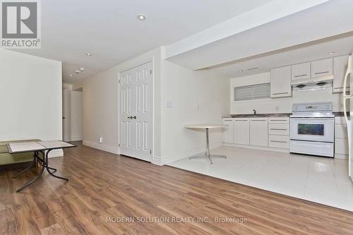 617 Curzon Avenue, Mississauga, ON - Indoor Photo Showing Kitchen