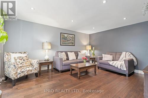 28 Irwin Crescent, Halton Hills, ON - Indoor Photo Showing Living Room