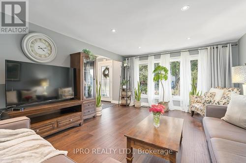 28 Irwin Crescent, Halton Hills, ON - Indoor Photo Showing Living Room