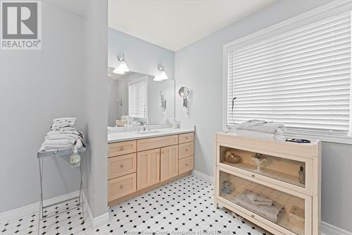 345 Island Crescent, Lakeshore, ON - Indoor Photo Showing Bathroom