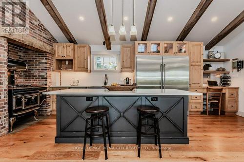 5161 Jones Baseline Road, Guelph/Eramosa, ON - Indoor Photo Showing Kitchen With Upgraded Kitchen