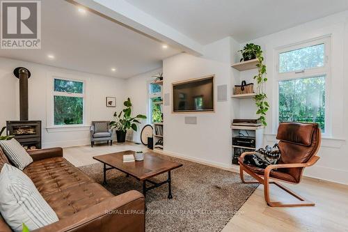 5161 Jones Baseline Road, Guelph/Eramosa, ON - Indoor Photo Showing Living Room