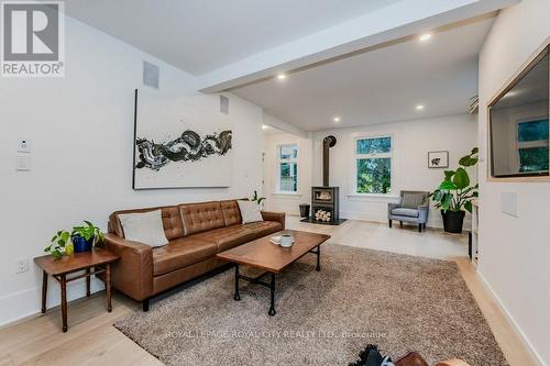 5161 Jones Baseline Road, Guelph/Eramosa, ON - Indoor Photo Showing Living Room