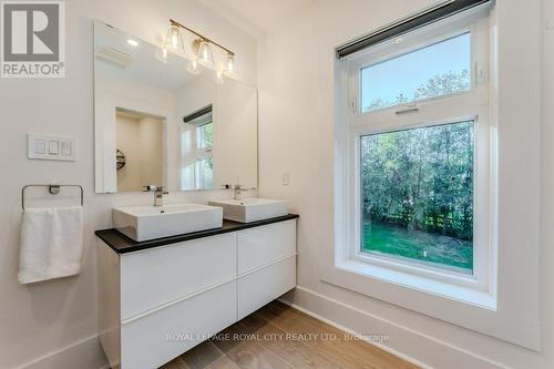 5161 Jones Baseline Road, Guelph/Eramosa, ON - Indoor Photo Showing Bathroom