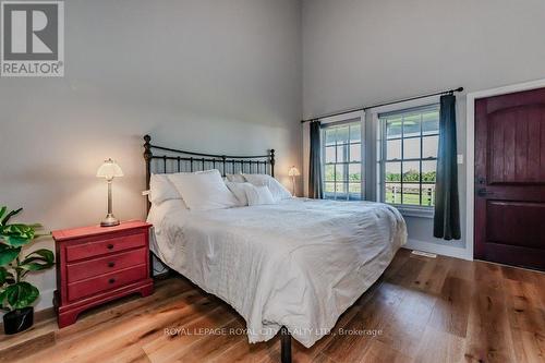 5161 Jones Baseline Road, Guelph/Eramosa, ON - Indoor Photo Showing Bedroom