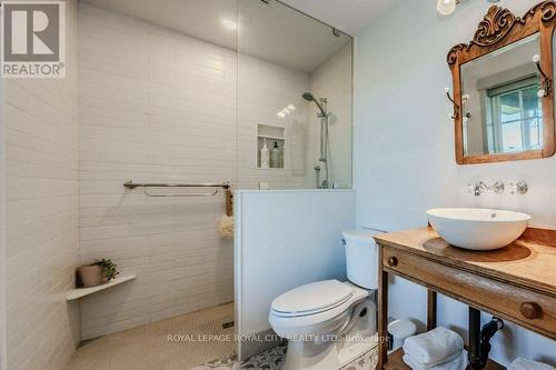 5161 Jones Baseline Road, Guelph/Eramosa, ON - Indoor Photo Showing Bathroom