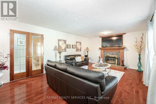 41 Jadestone Court, Kitchener, ON - Indoor Photo Showing Living Room With Fireplace