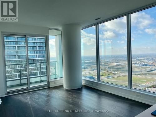 4809 - 898 Portage Parkway, Vaughan, ON - Indoor Photo Showing Other Room