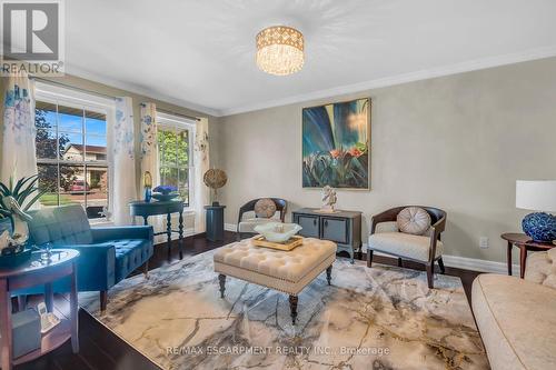 42 Ross Street, Haldimand, ON - Indoor Photo Showing Living Room