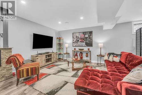 42 Ross Street, Haldimand, ON - Indoor Photo Showing Living Room