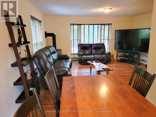 61 Seventh Street, Brock, ON - Indoor Photo Showing Living Room