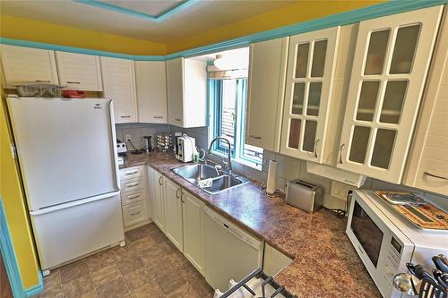 103B Brandlmayr Gate, Princeton, BC - Indoor Photo Showing Kitchen With Double Sink