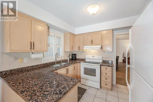 75 Fountainbridge Drive, Caledon, ON - Indoor Photo Showing Kitchen