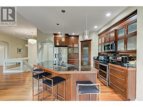 550 Glenmeadows Road Unit# 115, Kelowna, BC - Indoor Photo Showing Kitchen With Stainless Steel Kitchen With Upgraded Kitchen