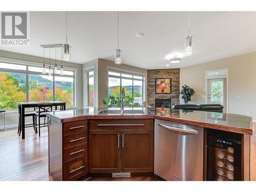 550 Glenmeadows Road Unit# 115, Kelowna, BC - Indoor Photo Showing Kitchen With Double Sink