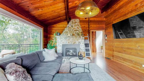 4613 41St Street, Osoyoos, BC -  Photo Showing Living Room With Fireplace