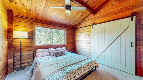 4613 41St Street, Osoyoos, BC - Indoor Photo Showing Bedroom