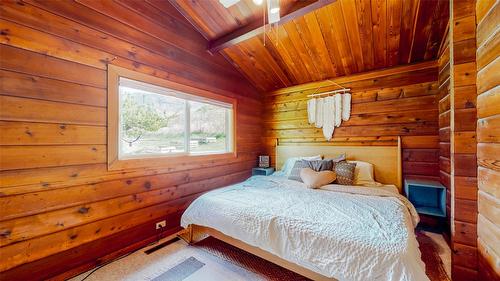 4613 41St Street, Osoyoos, BC - Indoor Photo Showing Bedroom