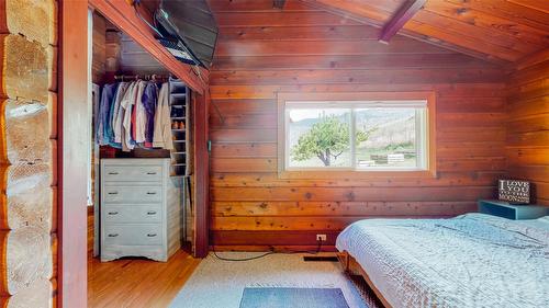 4613 41St Street, Osoyoos, BC - Indoor Photo Showing Bedroom