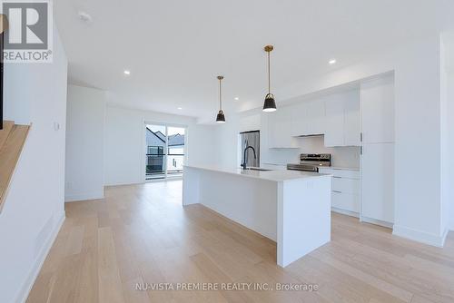 1975 Upperpoint Gate, London, ON - Indoor Photo Showing Kitchen