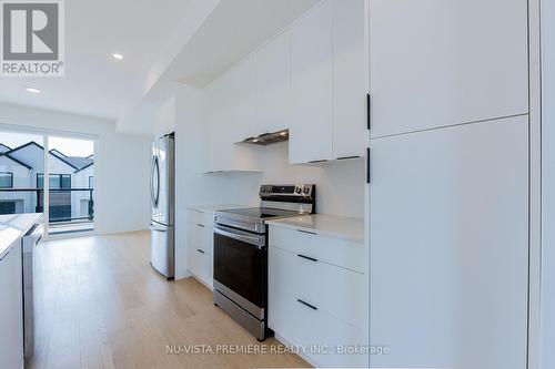 1975 Upperpoint Gate, London, ON - Indoor Photo Showing Kitchen