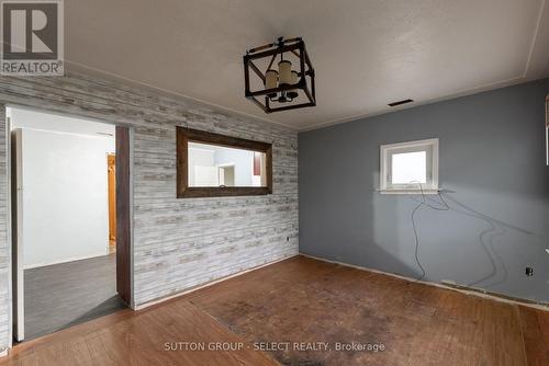 295-297 Metcalfe Street E, Strathroy-Caradoc (Nw), ON - Indoor Photo Showing Other Room