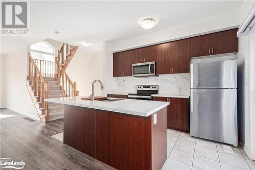 17 Dunes Drive Drive, Wasaga Beach, ON - Indoor Photo Showing Kitchen With Upgraded Kitchen