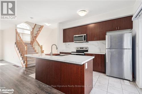 17 Dunes Drive Drive, Wasaga Beach, ON - Indoor Photo Showing Kitchen With Upgraded Kitchen