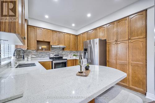 679 Ormond Drive, Oshawa, ON - Indoor Photo Showing Kitchen With Double Sink With Upgraded Kitchen