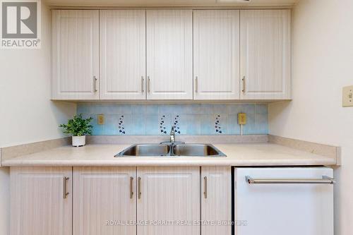 510 - 1535 Lakeshore Road E, Mississauga, ON - Indoor Photo Showing Kitchen With Double Sink