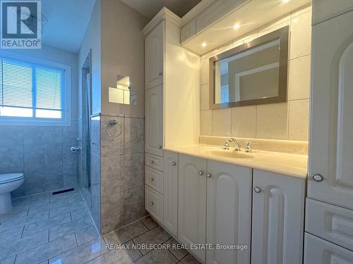 Upper - 515 Louis Drive, Mississauga, ON - Indoor Photo Showing Bathroom